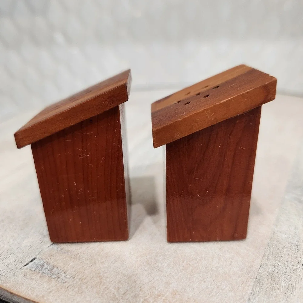 VTG‎ Wood Ceramic Outhouse Salt Pepper Shakers Ma Pa Boot Hill Dodge City Kansas